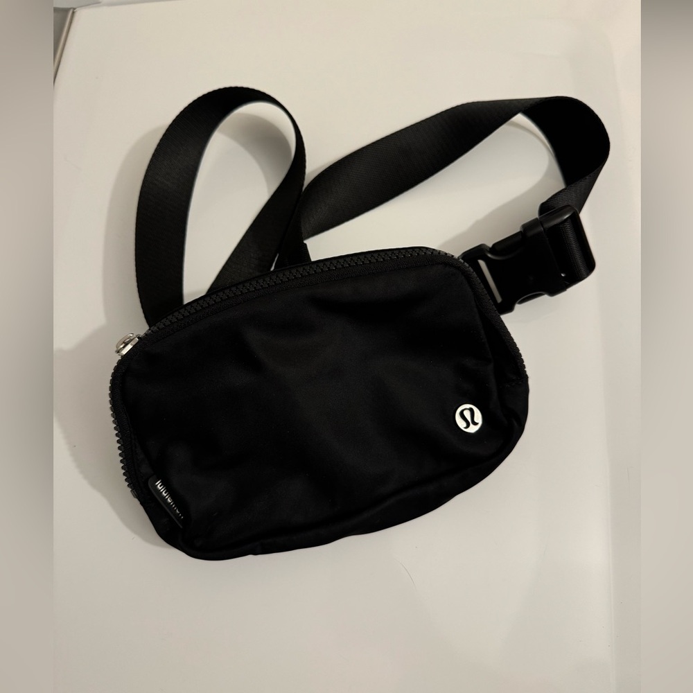 Lululemon belt bag